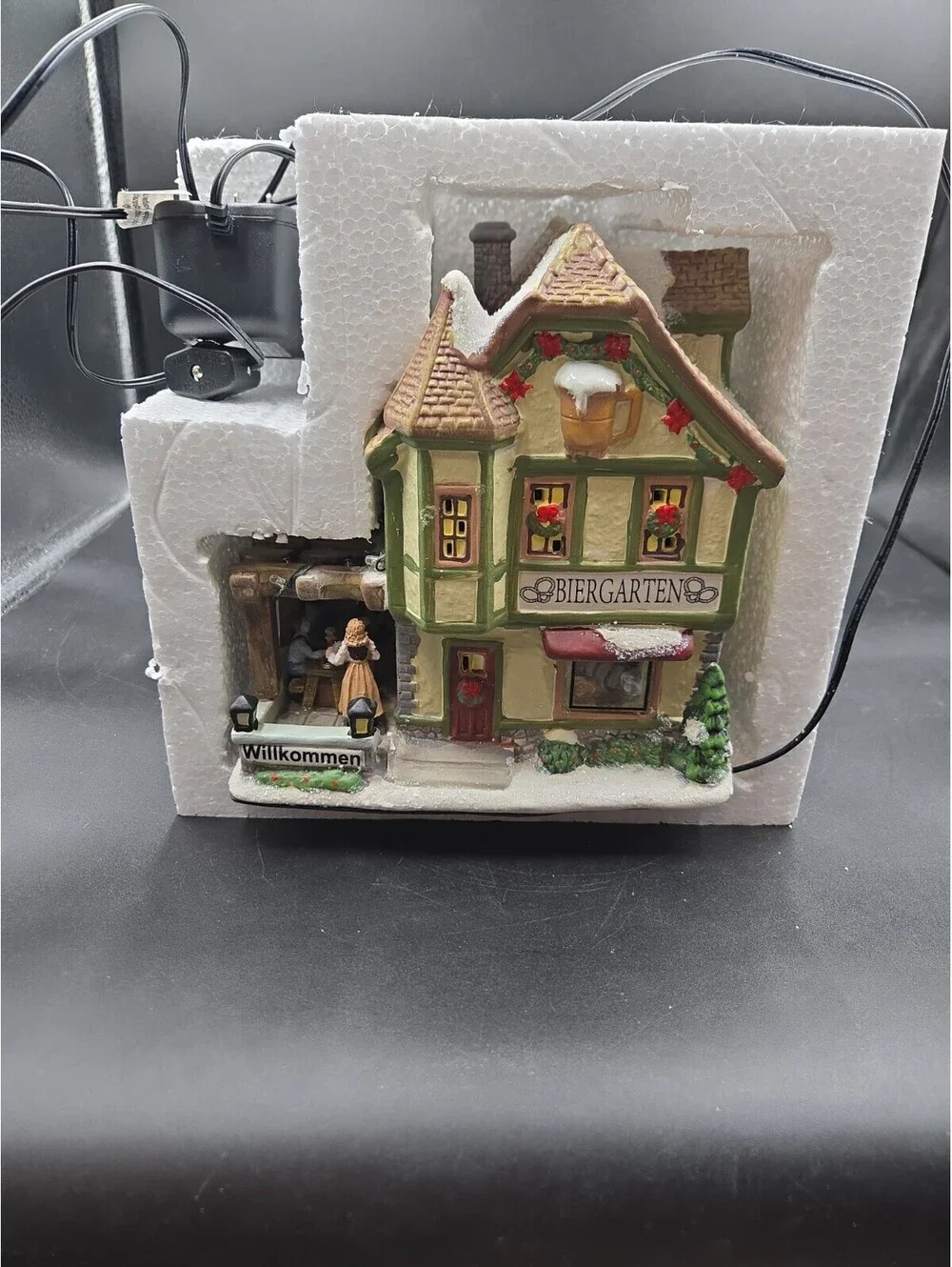 St. Nicholas Square Biergarten Beer Garden Building w/Box Retired Beergarden NEW